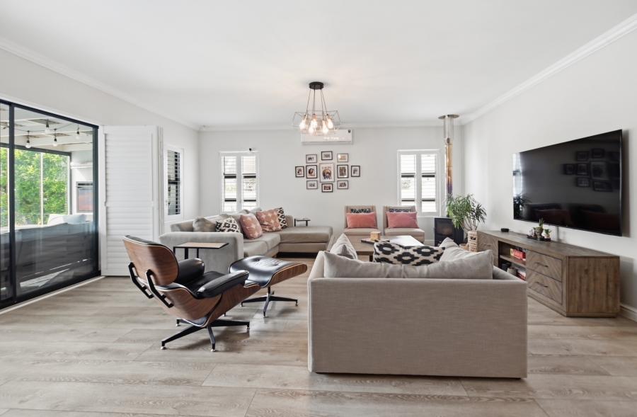 4 Bedroom Property for Sale in Sunningdale Western Cape